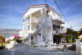 Гостиница Apartments by the sea Slatine, Ciovo - 972  Трогир